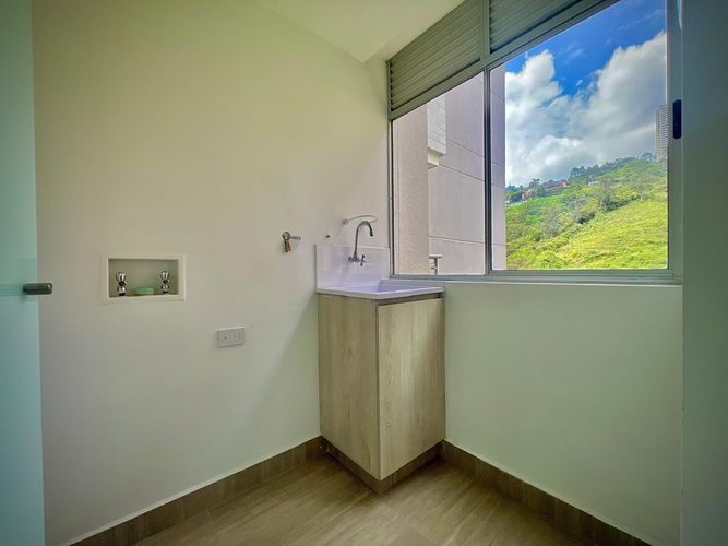 Apartamento de 2 alcobas en venta en La Doctora, Sabaneta, 72 m² · foto 4 de 17