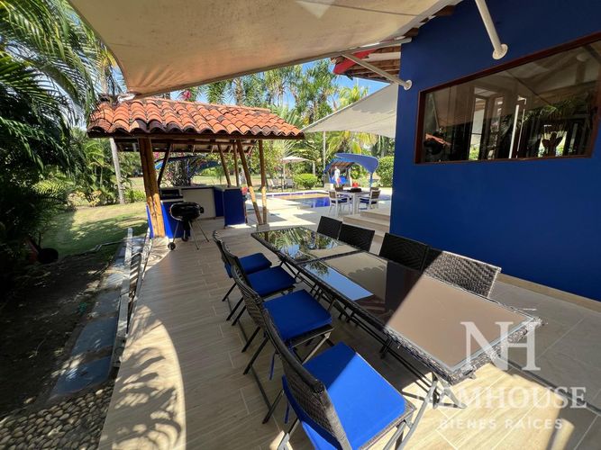Casa de 4 alcobas en venta en Ricaurte, 1057 m² · foto 2 de 21