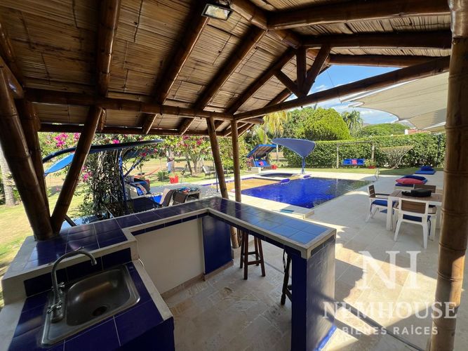Casa de 4 alcobas en venta en Ricaurte, 1057 m² · foto 12 de 21