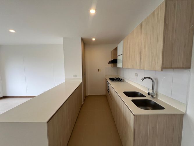 Apartamento de 2 alcobas en arriendo en El Poblado, Medellín, 83 m² · foto 9 de 20