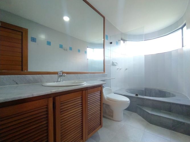 Apartamento de 3 alcobas en venta en Los Balsos, Medellín, 200 m² · foto 2 de 18