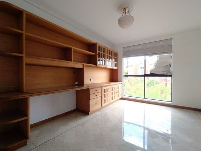Apartamento de 3 alcobas en venta en Los Balsos, Medellín, 200 m² · foto 9 de 18