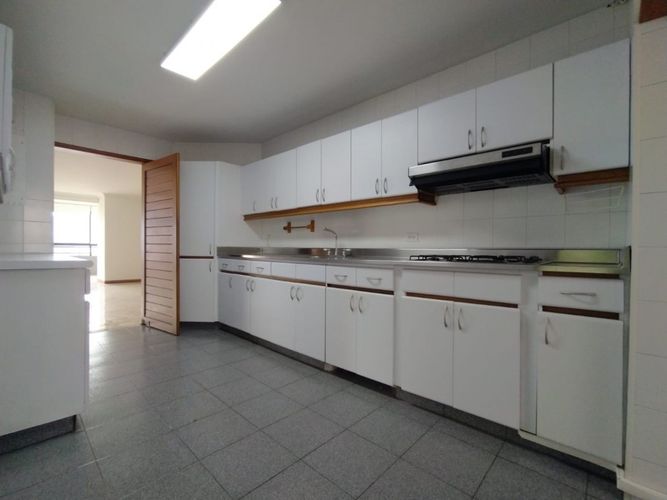 Apartamento de 3 alcobas en venta en Los Balsos, Medellín, 200 m² · foto 12 de 18