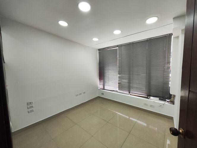 Oficina en arriendo en La Ceja, 140 m² · foto 8 de 17