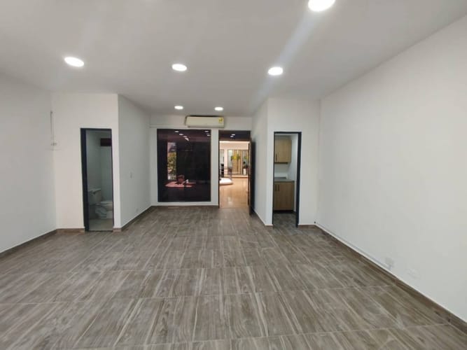 Oficina en arriendo en Villa Carlota, Medellín, 88 m² · foto 6 de 9