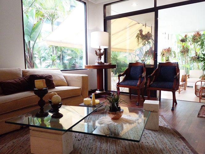 Casa de 3 alcobas en venta en El Poblado, Medellín, 640 m² · foto 3 de 20