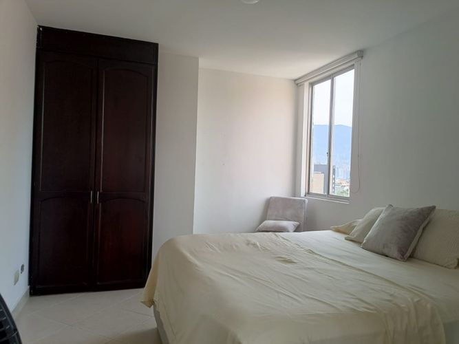 Apartamento de 4 alcobas en venta en La Gloria, Medellín, 245 m² · foto 7 de 16