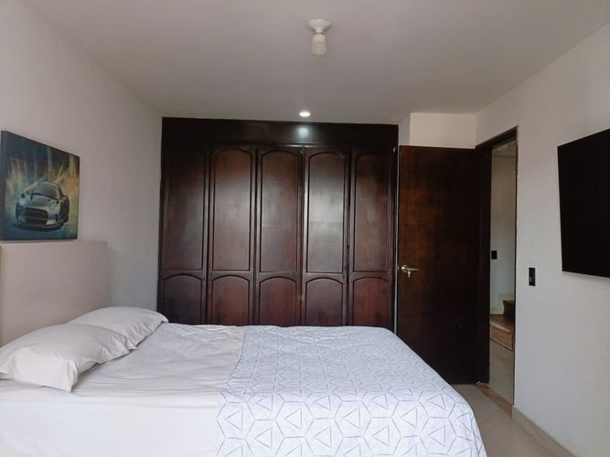 Apartamento de 4 alcobas en venta en La Gloria, Medellín, 245 m² · foto 8 de 16