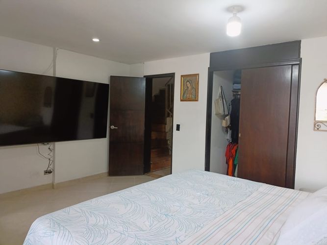 Apartamento de 4 alcobas en venta en La Gloria, Medellín, 245 m² · foto 9 de 16