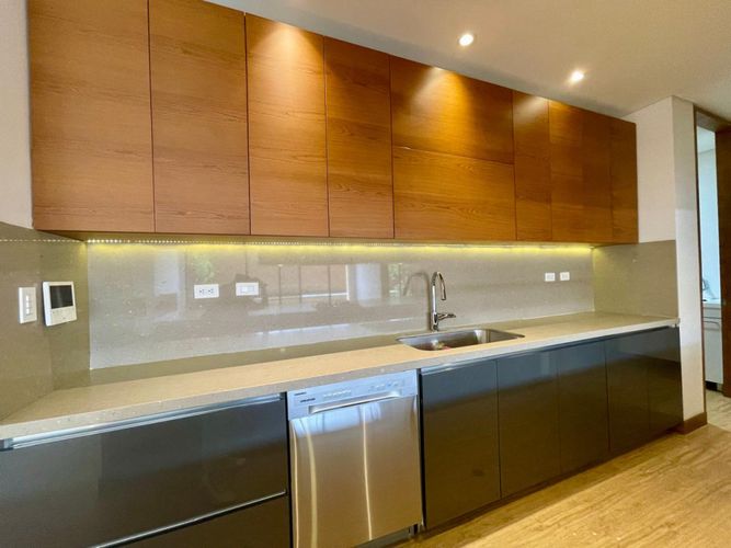 Apartamento de 2 alcobas en venta en Santa Barbara Oriental, Bogotá, 152 m² · foto 2 de 24