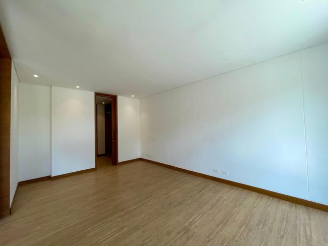 Apartamento de 2 alcobas en venta en Santa Barbara Oriental, Bogotá, 152 m² · foto 10 de 24