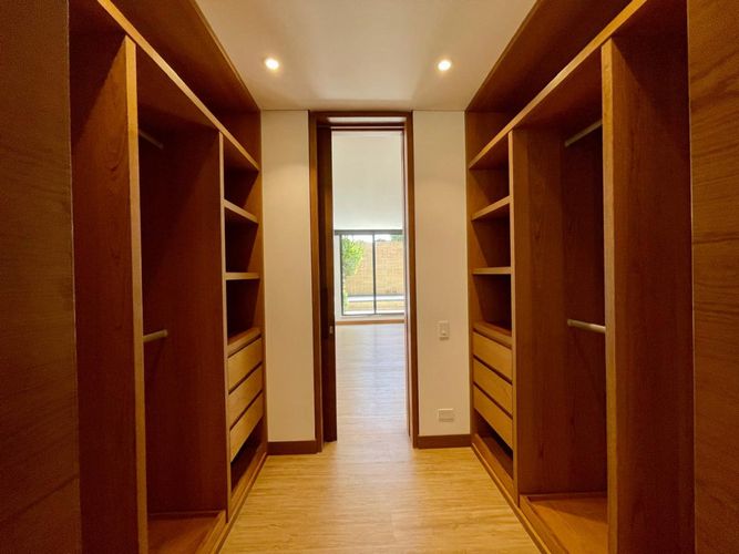 Apartamento de 2 alcobas en venta en Santa Barbara Oriental, Bogotá, 152 m² · foto 11 de 24