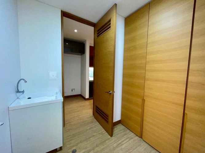 Apartamento de 2 alcobas en venta en Santa Barbara Oriental, Bogotá, 152 m² · foto 17 de 24