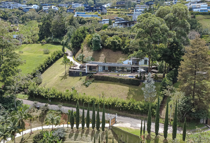 Casa de 3 alcobas en venta en El Poblado, Medellín, 412 m² · foto 2 de 20