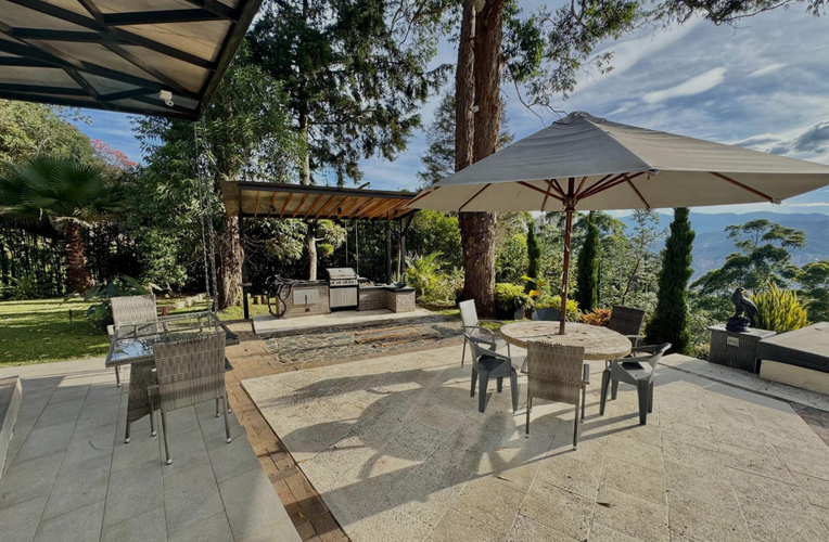 Casa de 3 alcobas en venta en El Poblado, Medellín, 412 m² · foto 9 de 20
