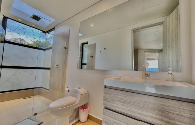 Casa de 3 alcobas en venta en El Poblado, Medellín, 412 m² · foto 13 de 20