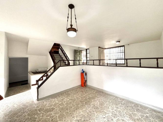 Casa de 3 alcobas en venta en Conquistadores, Medellín, 350 m² · foto 2 de 23