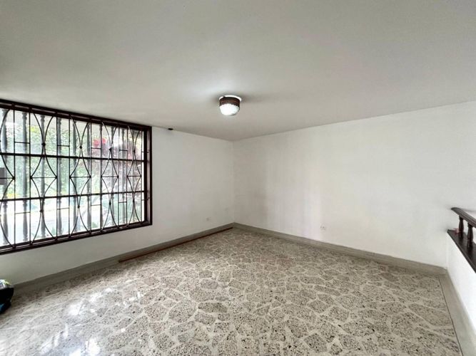 Casa de 3 alcobas en venta en Conquistadores, Medellín, 350 m² · foto 3 de 23