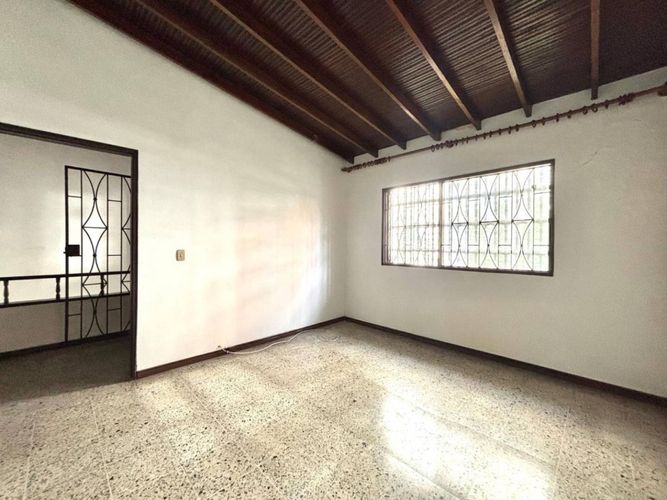 Casa de 3 alcobas en venta en Conquistadores, Medellín, 350 m² · foto 13 de 23