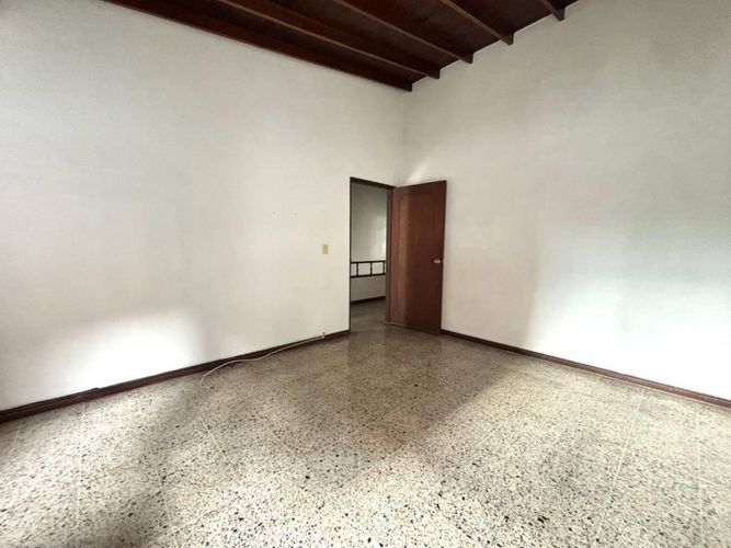 Casa de 3 alcobas en venta en Conquistadores, Medellín, 350 m² · foto 17 de 23