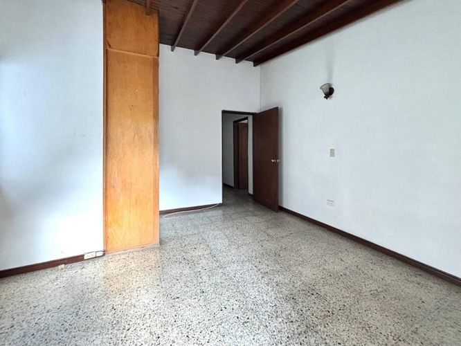 Casa de 3 alcobas en venta en Conquistadores, Medellín, 350 m² · foto 20 de 23