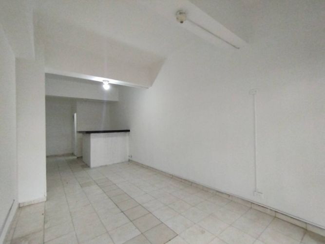 Local en arriendo en El Chagualo, Medellín, 30 m² · foto 2 de 11