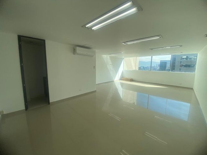 Oficina en arriendo en El Poblado, Medellín, 53 m² · foto 4 de 17