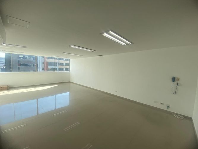 Oficina en arriendo en El Poblado, Medellín, 53 m² · foto 3 de 17