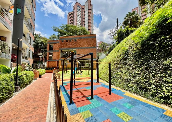 Apartamento de 3 alcobas en arriendo en Los Balsos, Medellín, 93 m² · foto 23 de 24