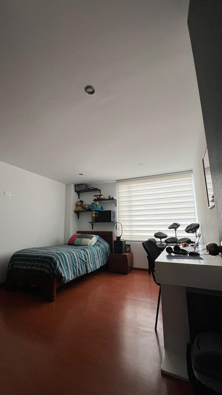 Apartamento en venta en Las Villas, Bogotá · foto 3 de 18