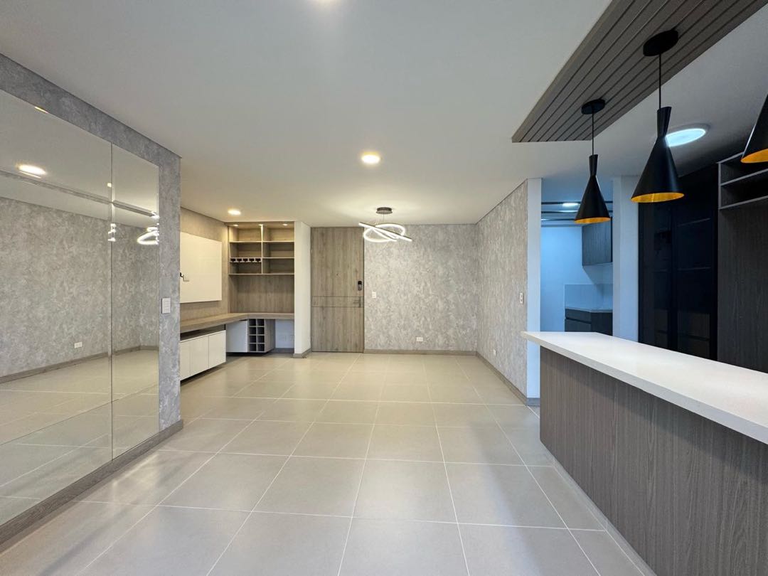Apartamento en venta en Loma Del Esmeraldal, Envigado · foto 3 de 13