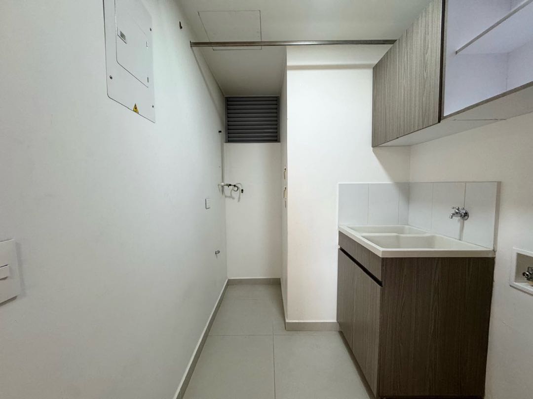Apartamento en venta en Loma Del Esmeraldal, Envigado · foto 4 de 13