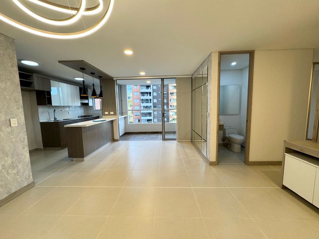 Apartamento en venta en Loma Del Esmeraldal, Envigado · foto 6 de 13