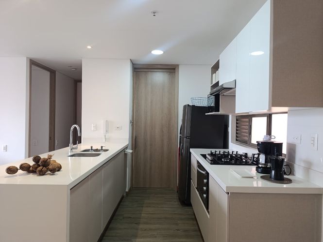Apartamento de 2 alcobas en arriendo en El Poblado, Medellín, 96 m² · foto 5 de 18