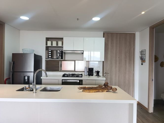Apartamento de 2 alcobas en arriendo en El Poblado, Medellín, 96 m² · foto 6 de 18