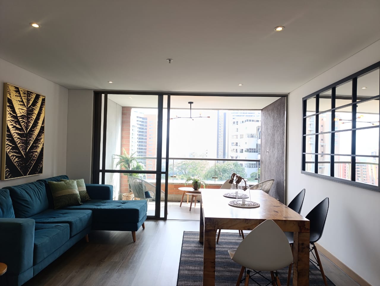 Apartamento en arriendo en El Poblado, Medellín · foto 2 de 18