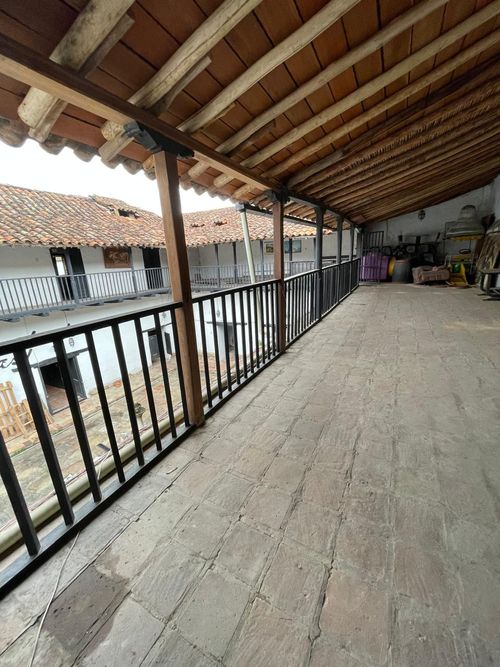 Casa de 10 alcobas en venta en Centro, Girón, 1260 m² · foto 6 de 18