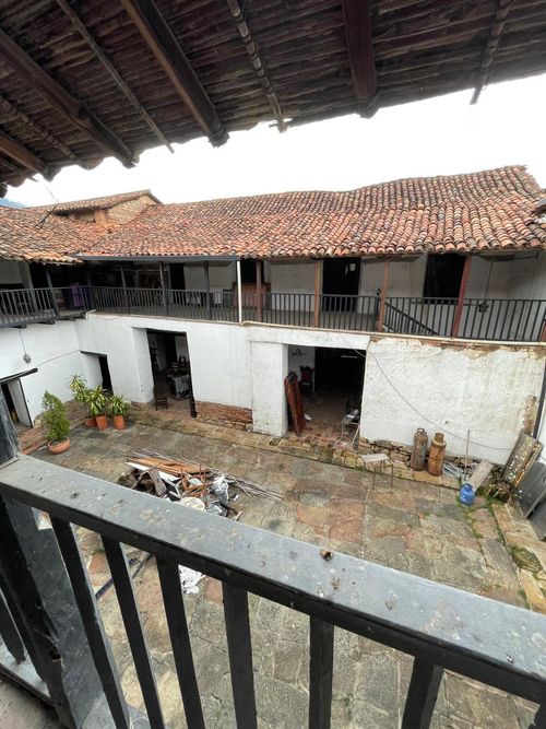 Casa de 10 alcobas en venta en Centro, Girón, 1260 m² · foto 11 de 18