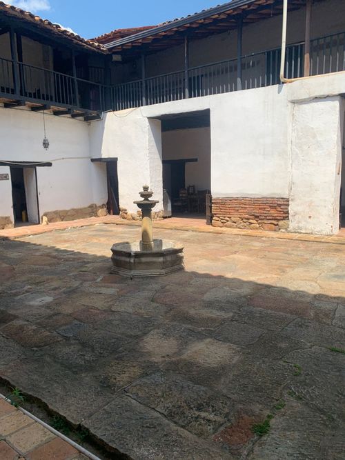 Casa de 10 alcobas en venta en Centro, Girón, 1260 m² · foto 13 de 18
