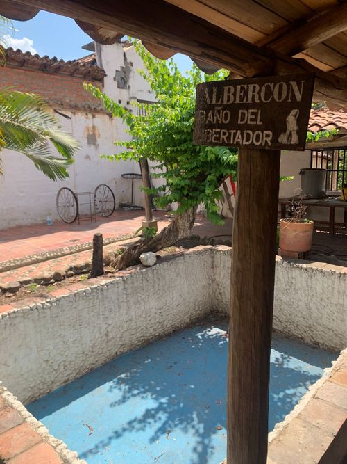 Casa de 10 alcobas en venta en Centro, Girón, 1260 m² · foto 14 de 18
