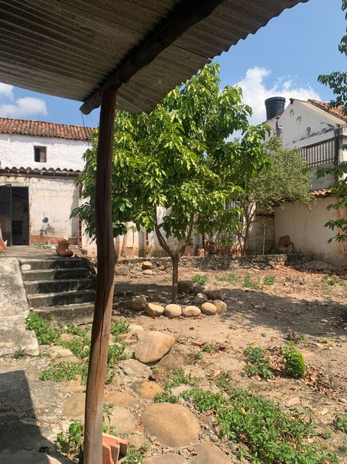 Casa de 10 alcobas en venta en Centro, Girón, 1260 m² · foto 18 de 18