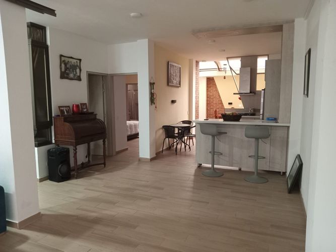 Casa de 12 alcobas en venta en Santa Lucia, Chía, 290 m² · foto 2 de 18