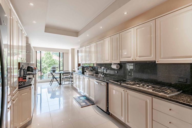 Apartamento de 3 alcobas en arriendo en Santa Barbara Alta, Bogotá, 305 m² · foto 13 de 20