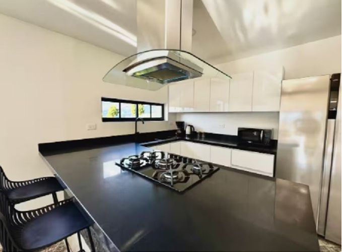 Oficina en arriendo en Camino Verde, Envigado, 400 m² · foto 2 de 6