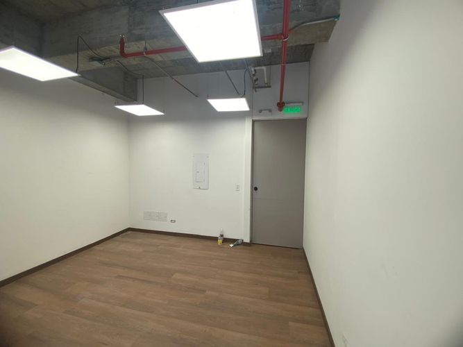 Oficina en arriendo en El Poblado, Medellín, 76 m² · foto 11 de 15