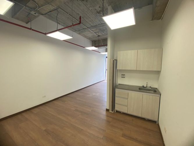 Oficina en arriendo en El Poblado, Medellín, 76 m² · foto 6 de 15