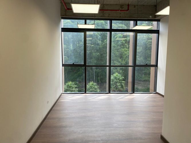 Oficina en arriendo en El Poblado, Medellín, 76 m² · foto 3 de 15
