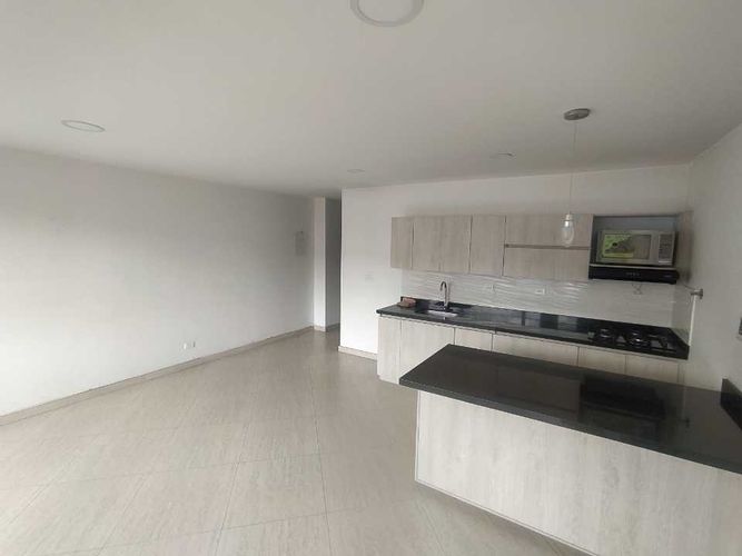 Apartamento de 3 alcobas en arriendo en Laureles, Medellín, 100 m² · foto 3 de 21