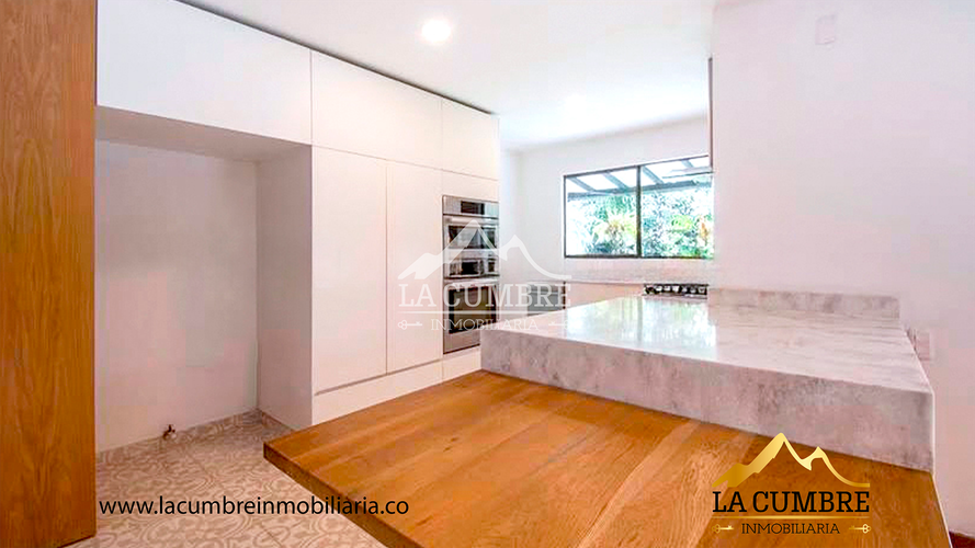 Casa de 3 alcobas en venta en Loma Benedictinos, Envigado, 325 m² · foto 5 de 9
