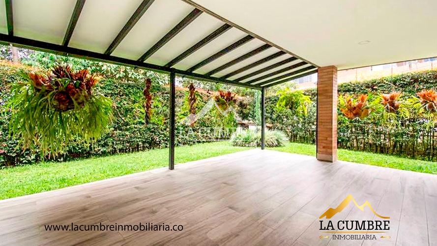Casa de 3 alcobas en venta en Loma Benedictinos, Envigado, 325 m² · foto 6 de 9